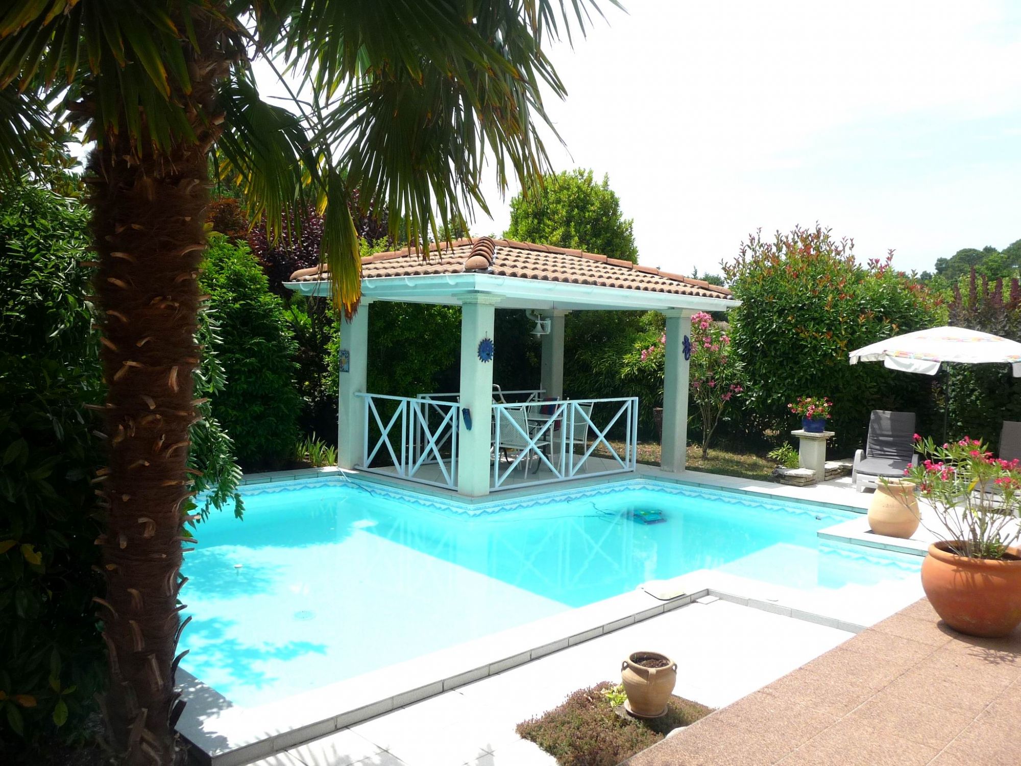 Maison 5 chambres,164m²,  à pied du bourg de Canéjan. Garage et piscine